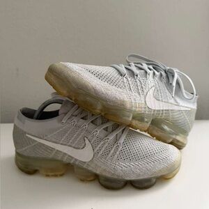 Nike Air Vapormax Flyknit Women's Sneakers - White and Gray